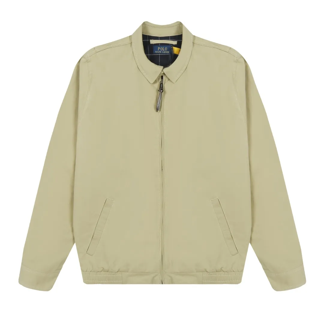 P330 White background picture [Evergreen for all seasons] Style number: 25028# (on sale all year round) Color: black/khaki/navy blue Size: S to XL - Ralph Lauren/Ralph Lauren Four Seasons evergreen classic 2.5 plaid lining contrast lapel veteran casual jacket - 40 count high density fine diagonal sand wash on the face 2.5 linear plaid lining ✅ - POLO brand zipper dark and light two-color buttons ✅ - Contrasting color fabric lapel with internal storage pocket ✅ -Ralph Lauren/Ralph Lauren Classic old cadre zipper jacket for men and women High-grade solid color plaid lining High-count smooth fabric Regular lapel hidden zipper version Elastic hem Casual style Very suitable for neutral wear Unisex Good for commuting Classic and durable